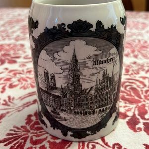 Munchen 1/2 liter beer stein Germany